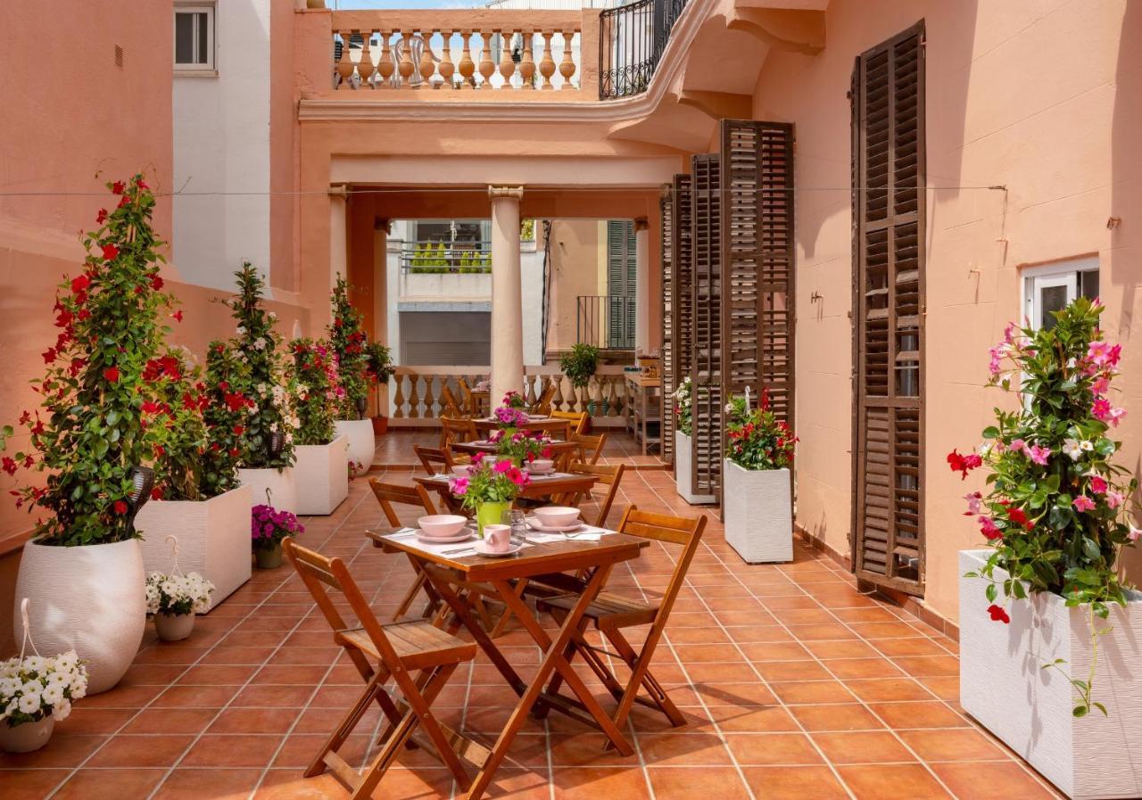 Antonios Hostal Sitges Exteriör bild