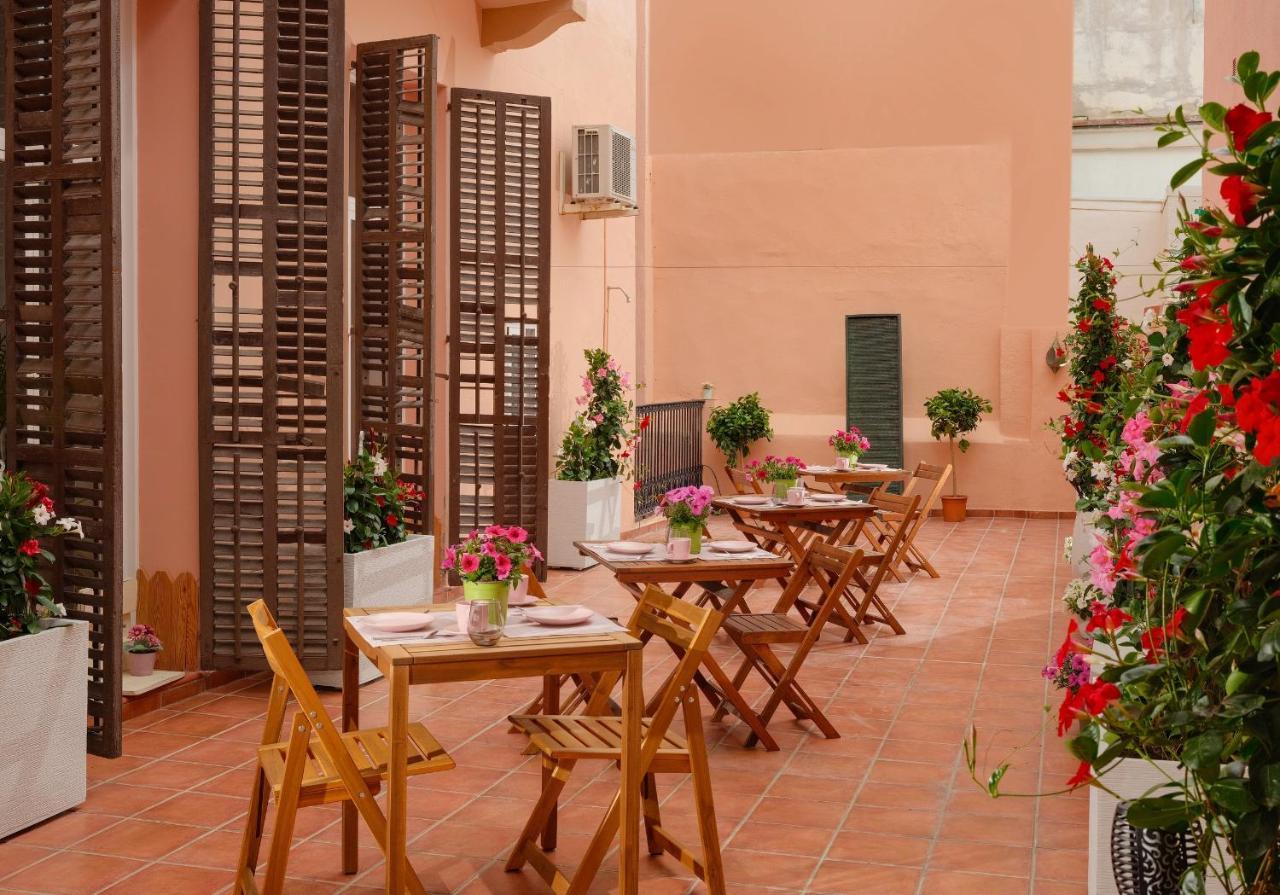 Antonios Hostal Sitges Exteriör bild