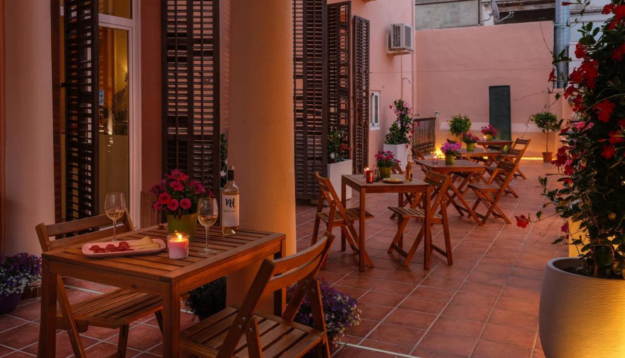 Antonios Hostal Sitges Exteriör bild